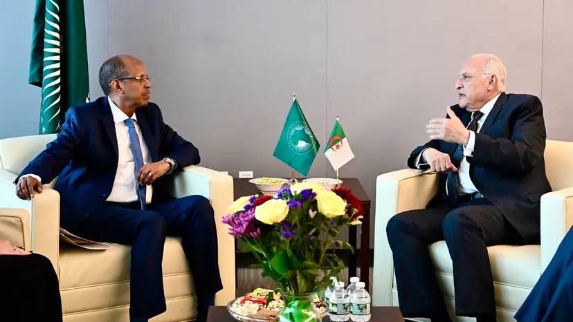 السيد عطاف يلتقي رئيس مفوضية الاتحاد الإفريقي