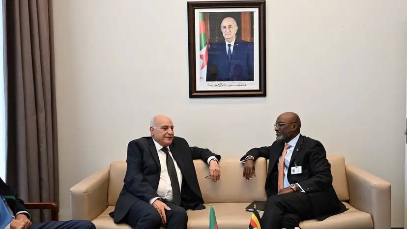 السيد عطاف يجري محادثات مع نظيره الأوغندي
